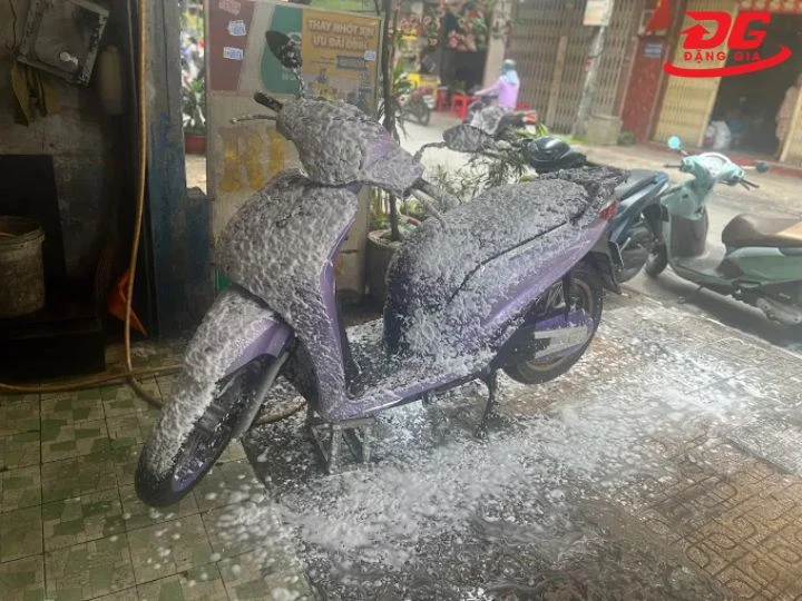 Tiệm rửa xe quận 11 130B Xóm Đất