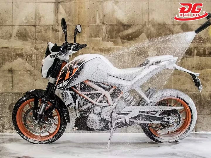 Tiệm rửa xe Văn Cường