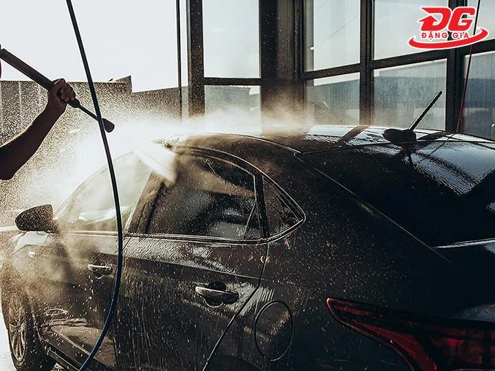 Tiệm rửa xe Văn Hải