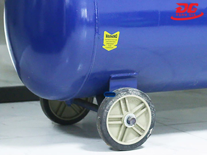 Bánh xe máy nén khí 4HP