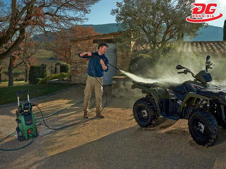 Máy rửa xe gia đình Bosch AQT 45-14x xịt rửa mạnh