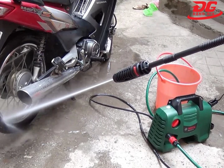 tia nước không mạnh là biểu hiện của máy rửa xe không lên nước