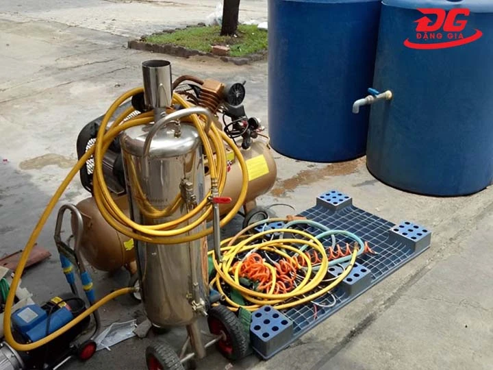 bình bọt tuyết cũ