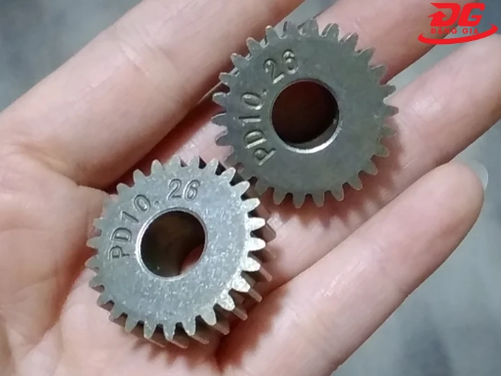 bánh răng máy ép plastic thiết kế gọn gàng