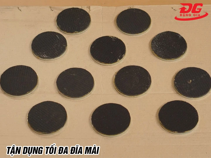 Lắp tối đã các đĩa mài máy mài sàn bê tông K12 A6 (không biến tần)