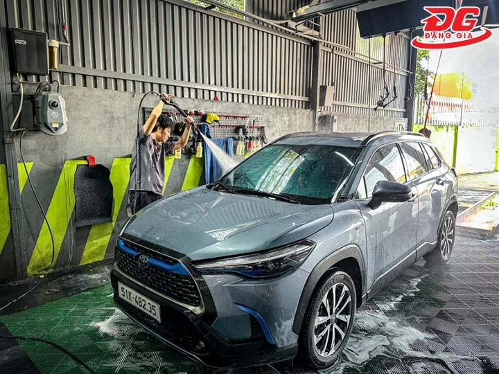 Tiệm rửa xe Tân Lợi