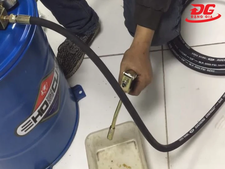 cách dùng dây cao áp máy bơm mỡ