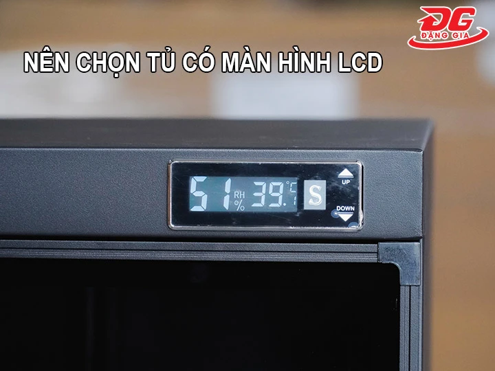 nên chọn tủ chống ẩm có màn hình LCD