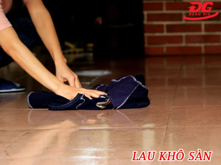 lau khô sàn