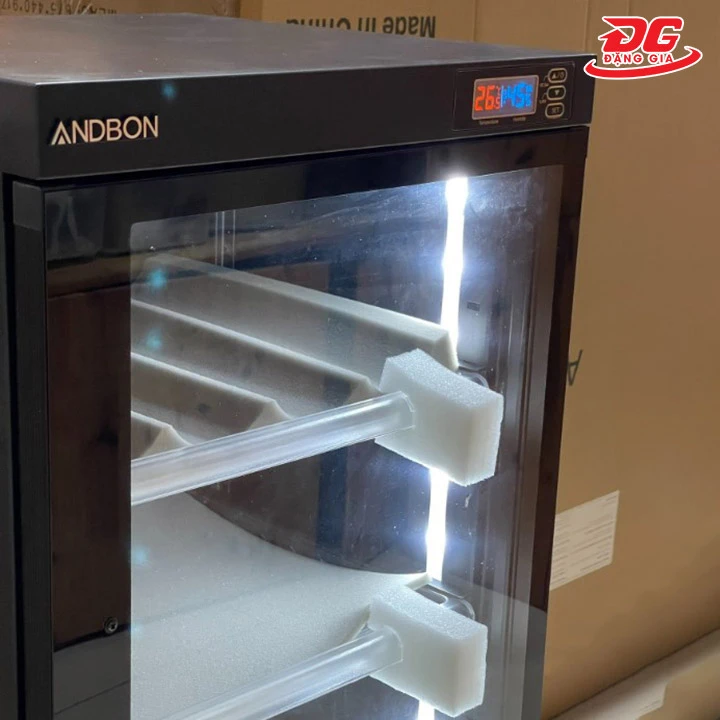 tích hợp đèn cho tủ hút ẩm 125L