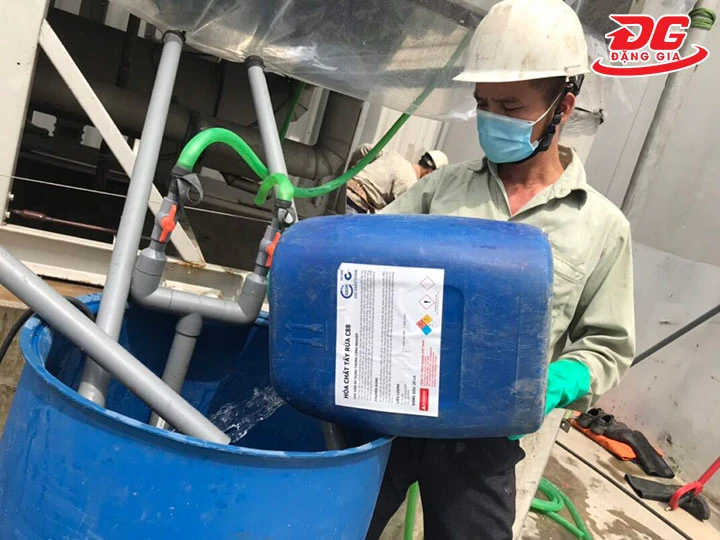 xử lý cáu cặn chiller bằng hoá chất