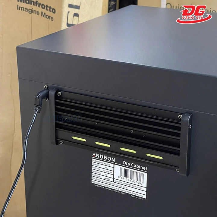 cắm điện cho tủ hút ẩm 50L