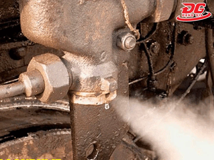 đường ông máy nén khí trục vít bị rò rỉ