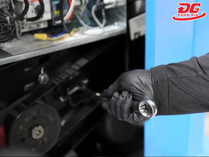 kiểm tra buồn nén máy nén hơi trục vít