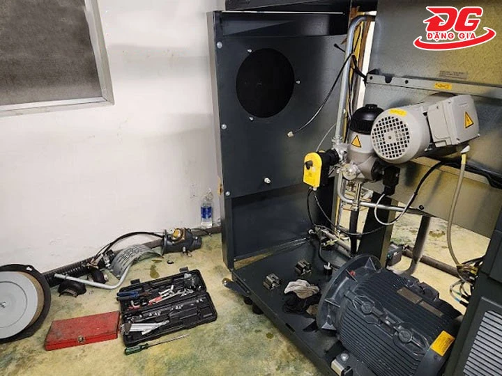 kiểm tra động cơ máy nén khí trục vít