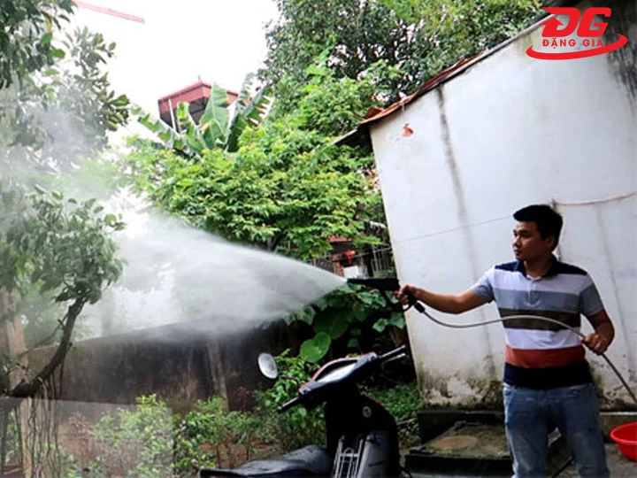 Máy rửa xe tưới cây Dễ dùng