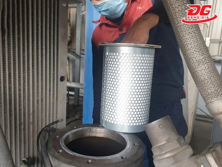 thay lọc dầu máy nén khí trục vít