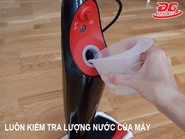 luôn kiểm tra lượng nước của máy