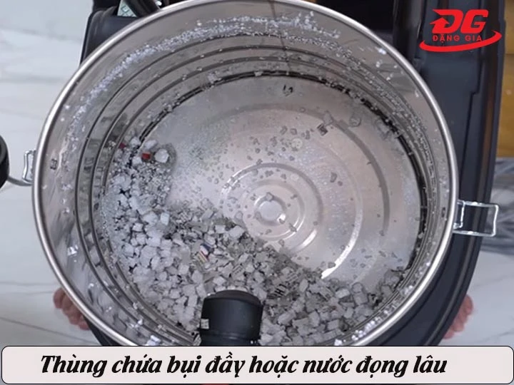 Thùng chứa bụi đầy