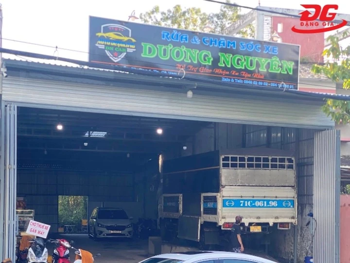 Tiệm rửa xe Cà Mau Dương Nguyên chăm sóc khách hàng tận tình