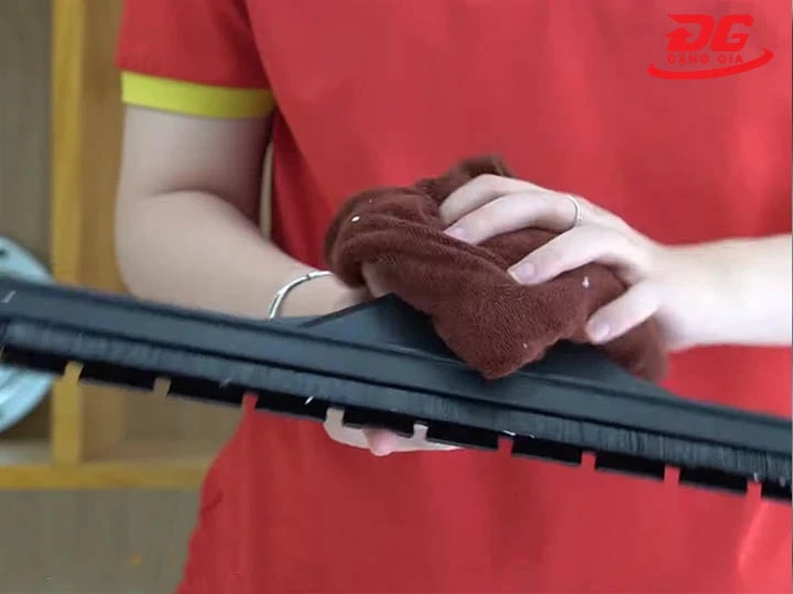 Vệ sinh đầu hút