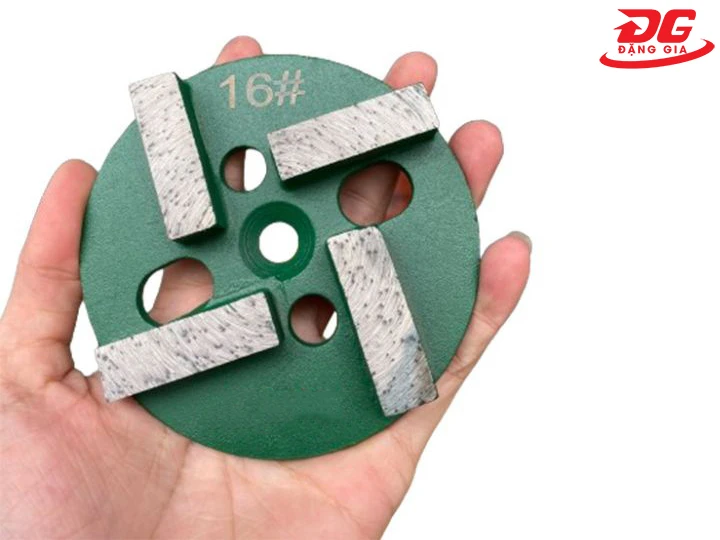 Độ cứng chắc cao, khó bị bào mòn