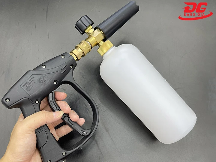 Lắp bình xịt bọt tuyết cầm tay 1 lít