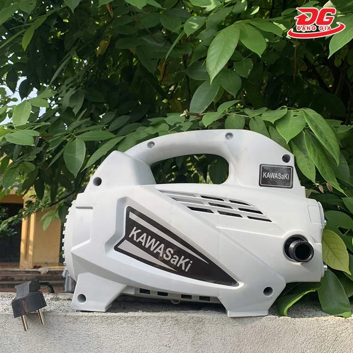 Máy rửa xe Kawasaki 1800W