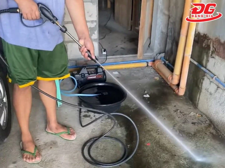 máy rửa xe Kawasaki xịt rửa siêu mạnh
