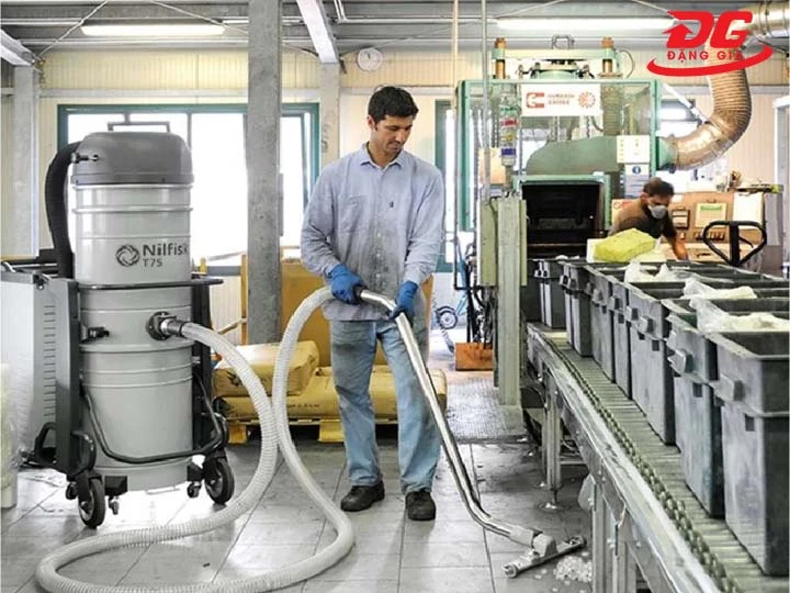 sử dụng máy hút bụi 4000W