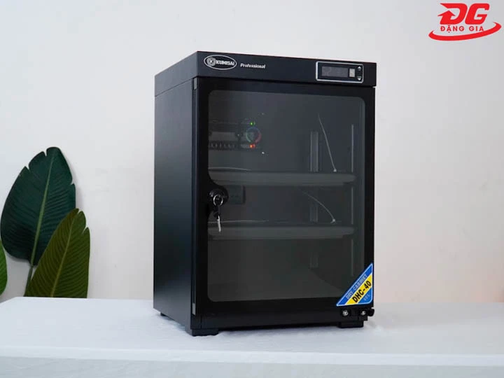 Sử dụng tủ chống ẩm bảo quản sách