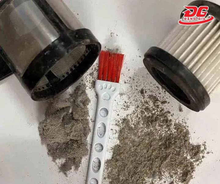 bộ lọc máy hút bụi có nhiều bụi bẩn