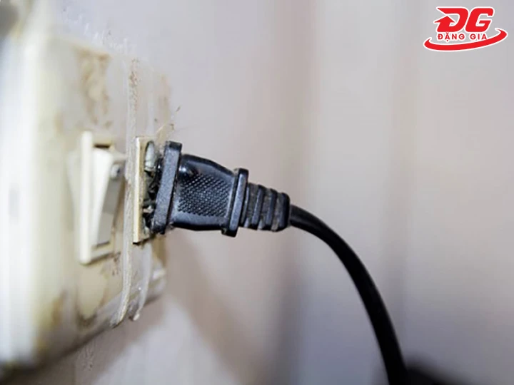 nguồn điện máy hút bụi bị lỏng