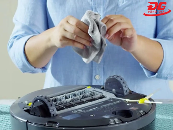 Tips phòng tránh lỗi robot hút bụi & bảo trì định kỳ