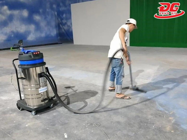 vận hành máy hút bụi công nghiệp