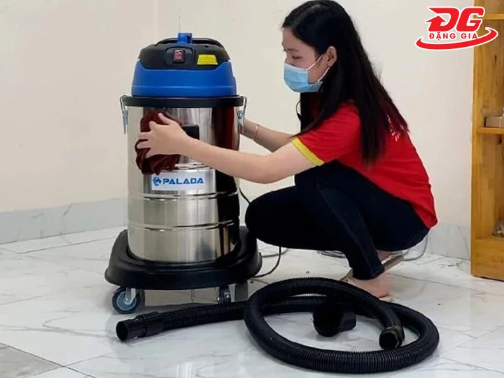 Vệ sinh máy hút bụi công nghiệp