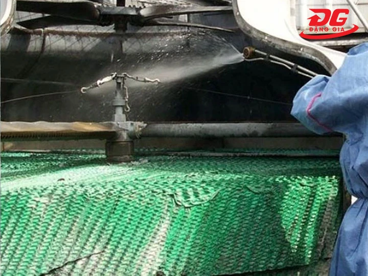 vệ sinh tấm tản nhiệt tròn cho tháp giải nhiệt