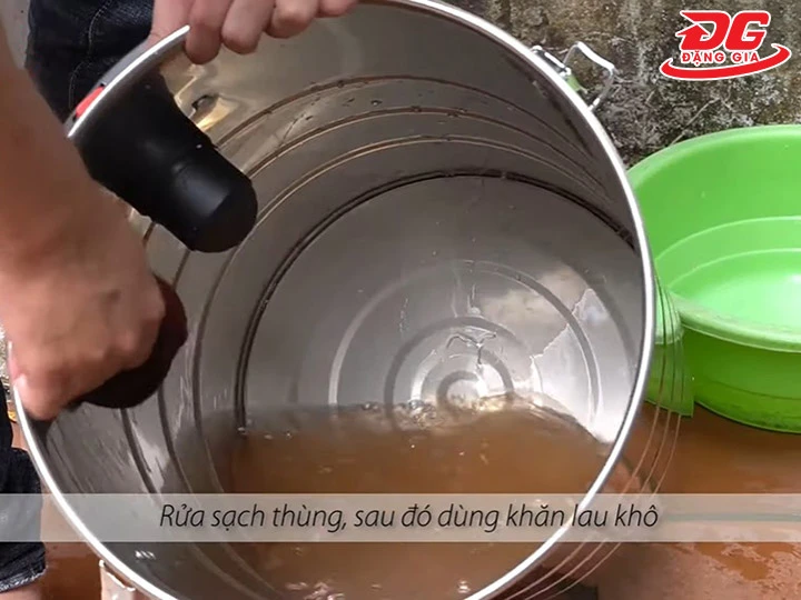 vệ sinh thùng chứa