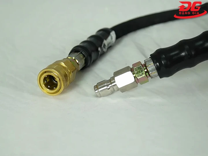 2 đầu dây được tích hợp cút nối nhanh