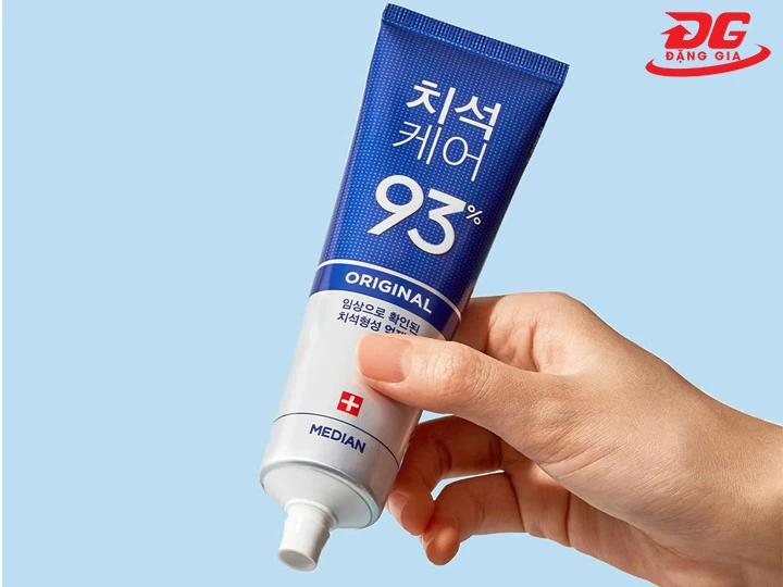 Cách làm sạch giày da nữ hiệu quả bằng kem đánh răng