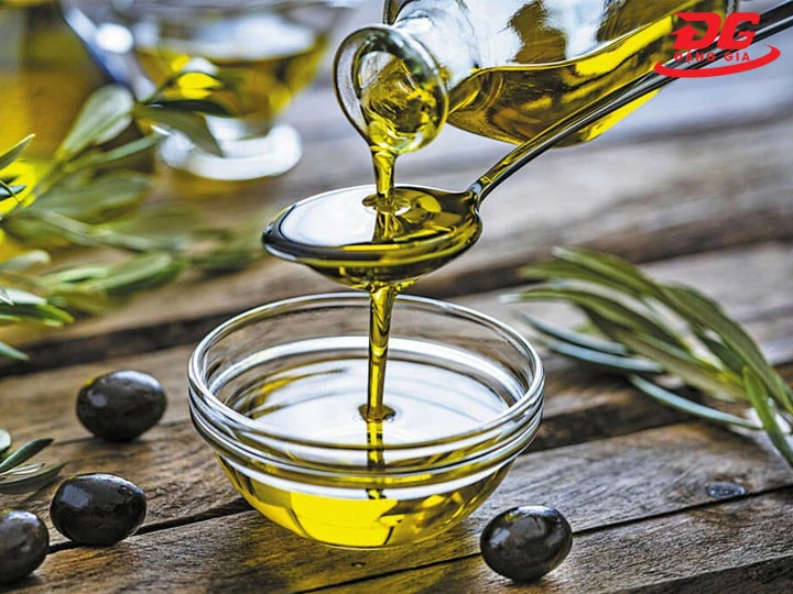 Cách vệ sinh giày da nữ với dầu oliu