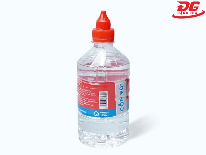 Tẩy sạch kính nhà tắm bằng cồn 90 độ