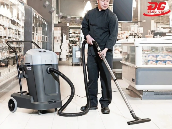 Máy hút bụi 2500W NILFISK VL500 55 thiết kế khỏe khoắn