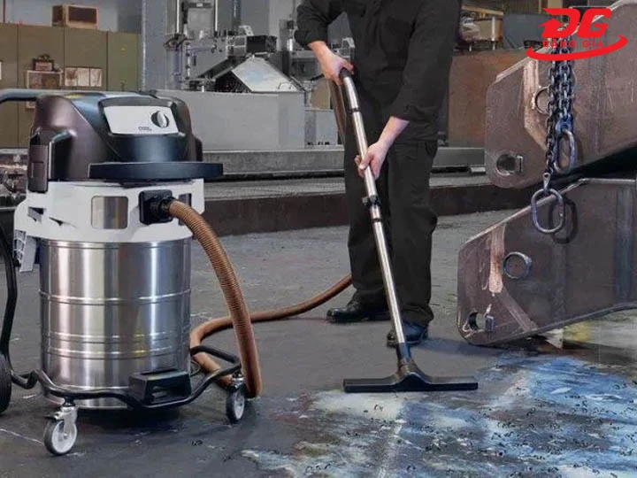 máy hút bụi có mùi khét