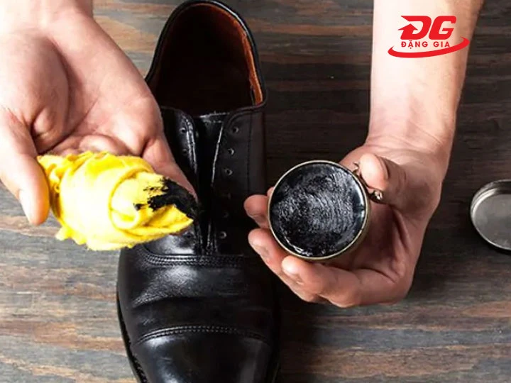 Sử dụng thuốc nhuộm màu da đen