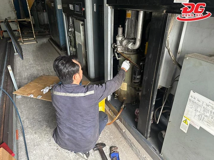sửa máy nén khí Kobelco