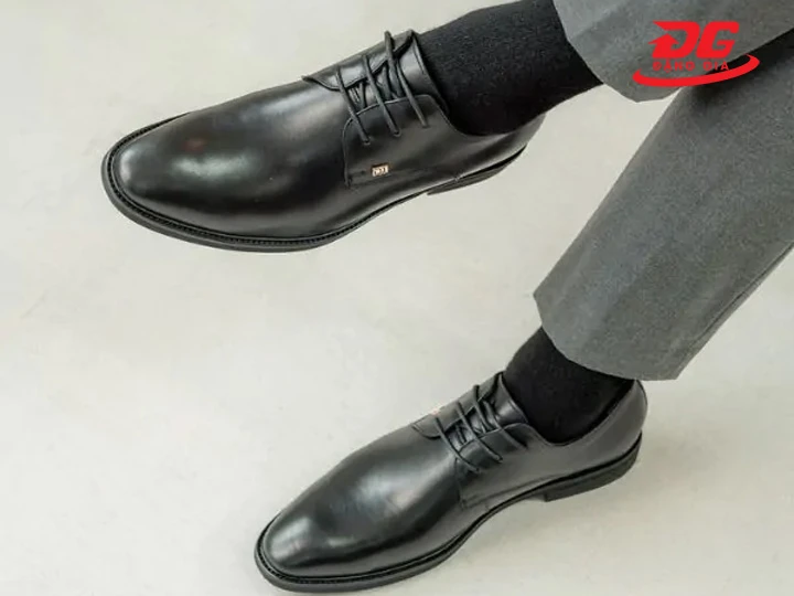 Giải Pháp Nhuộm Giày Da Đen: Làm Mới, Che Xước, Giữ Màu Lâu