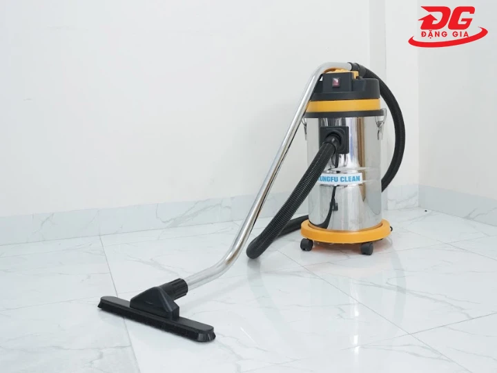 dùng máy hút bụi công nghiệp cho gia đình hút lông chó mèo