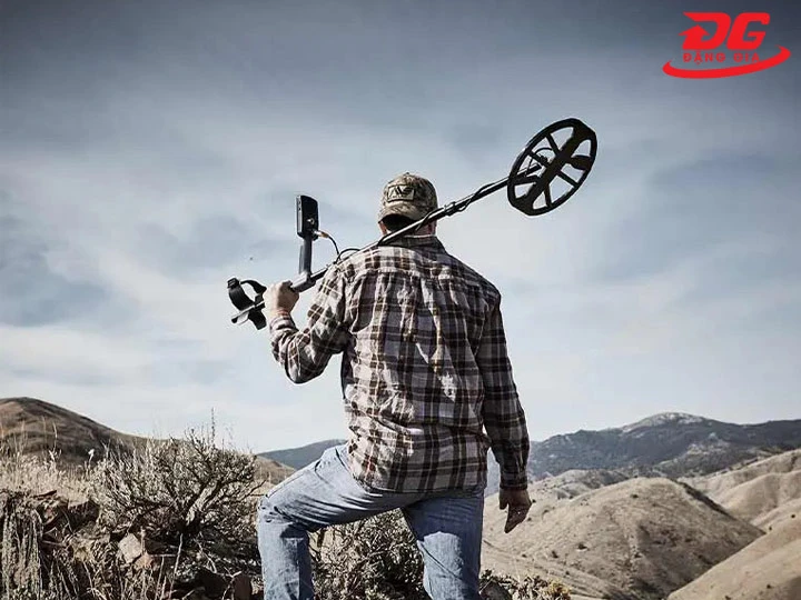 Máy dò kim loại Equinox 900 nhỏ gọn