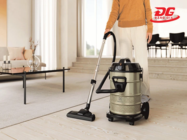 Máy hút bụi công nghiệp Electrolux EFW51712